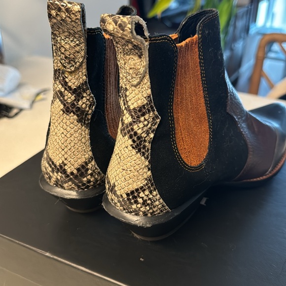 COACH Bandit Chelsea Boot / Booties SIZE 8 medium - Picture 2 of 7